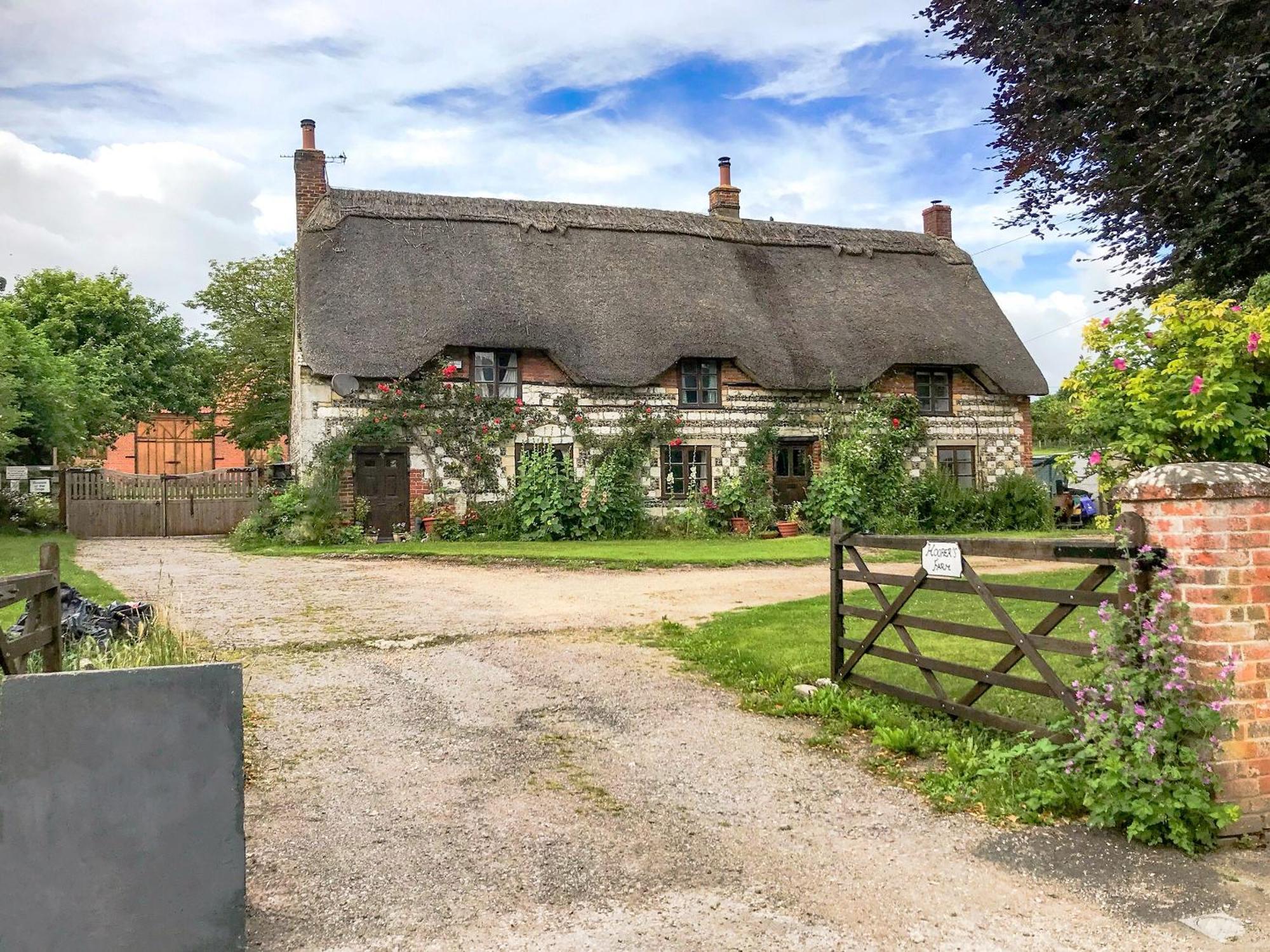 Hoopers Farmhouse Tilshead Exterior photo